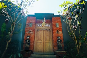 Front of property - De Rekun Guest House (Ubud)