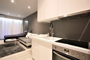 Appartement, 1 chambre | Cuisine privée | Grand réfrigérateur, four, plaque de cuisson