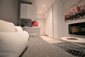 Appartement, 1 chambre | Coin séjour | Télévision à écran plat