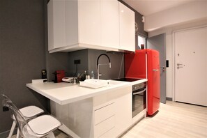 Apartment, 1 Bedroom | Private kitchen | Full-sized fridge, oven, stovetop, cookware/dishes/utensils