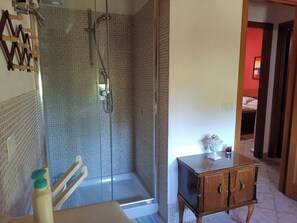 Hair dryer, towels