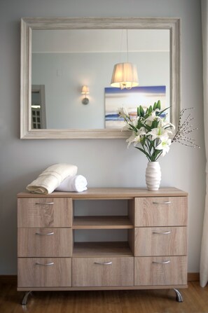 슈피리어 아파트, 침대(여러 개), 베이 전망 | 암막 커튼, 다리미/다리미판, 무료 유아용 침대, 무료 WiFi