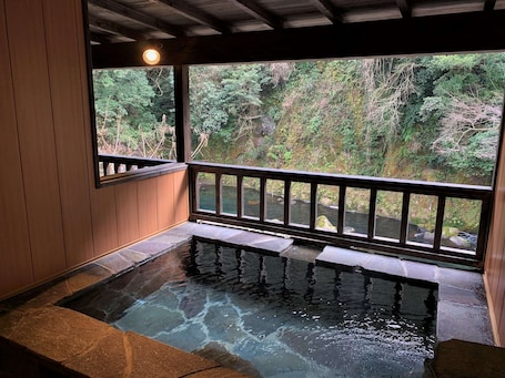Balcony. Kikuchikeikoku Onsen Iwakura