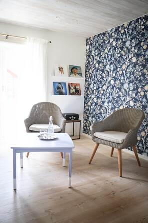 Dobbeltrom – deluxe, hageutsikt (West) | Oppholdsrom