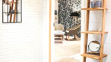 Dobbeltrom – deluxe, hageutsikt (West) | Individuelt dekorert, individuelt innredet og blendingsgardiner