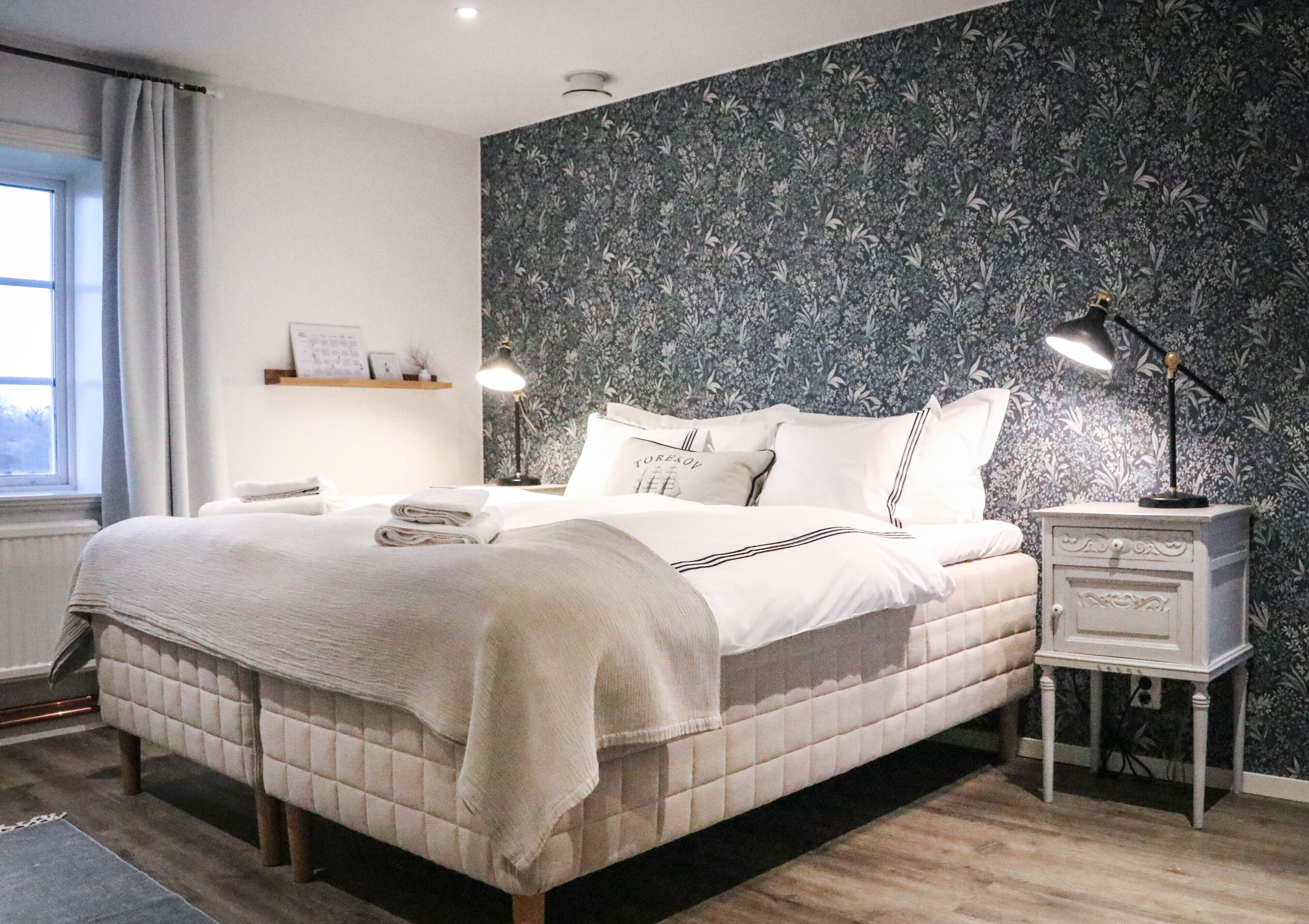 Classic Double Room, Garden View (North) | Individually decorated, individually furnished, blackout drapes