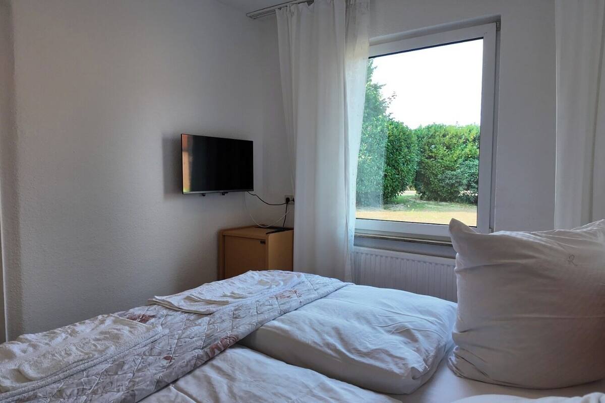 double room | free wifi, bed sheets