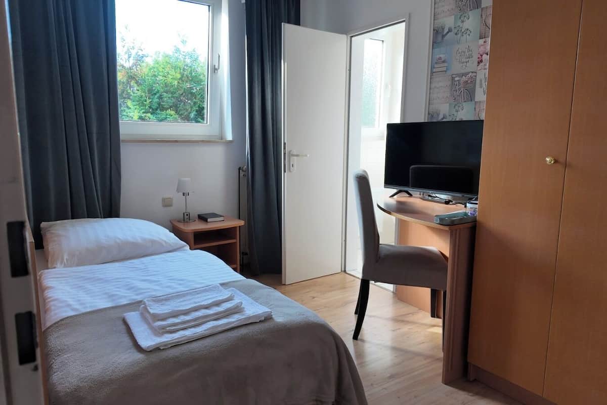 Single Room | Free WiFi, bed sheets