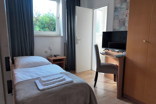 Single Room | Free WiFi, bed sheets