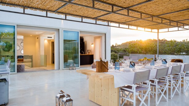 Outdoor dining - Contrada (Avola)