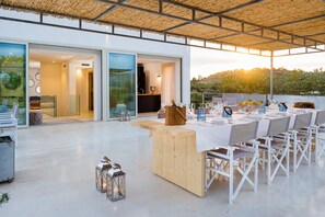 Outdoor dining - Contrada (Avola)