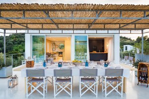 Outdoor dining - Contrada (Avola)