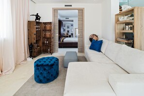 Villa, 5 chambres | Salle de séjour | Téléviseur à écran plat