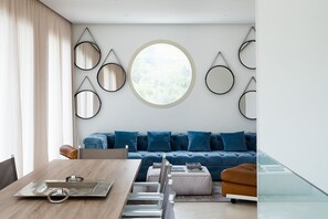 Villa, 5 chambres | Salle de séjour | Téléviseur à écran plat