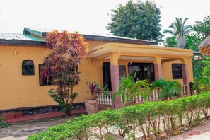 Exterior - The Better Inn (Moshi)