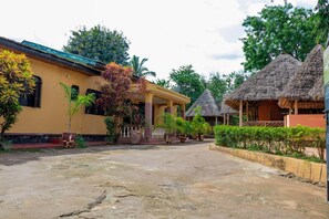 Exterior - The Better Inn (Moshi)