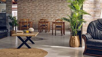 Área de estar no saguão