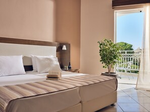 Habitación triple Deluxe | Sistema de insonorización, wifi gratis, ropa de cama