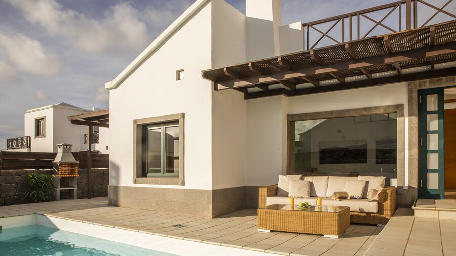 Playa Blanca Beach Mate