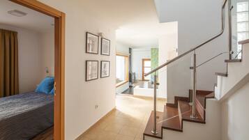 Villa | In-room safe, blackout drapes, iron/ironing board, free WiFi