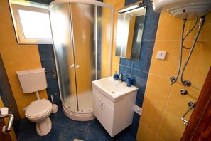 Standard Duplex | Bathroom