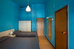 Desk, cots/infant beds, bed sheets