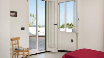 Familienzimmer, Mehrere Betten, Verbindungszimmer (5 pax) | Schreibtisch, Babybetten, Bettwäsche