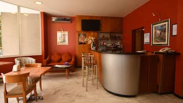 Desayuno con opciones de la cocina local diario (USD 7 por persona)