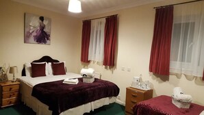Familierom, privat bad | Terrasse/patio