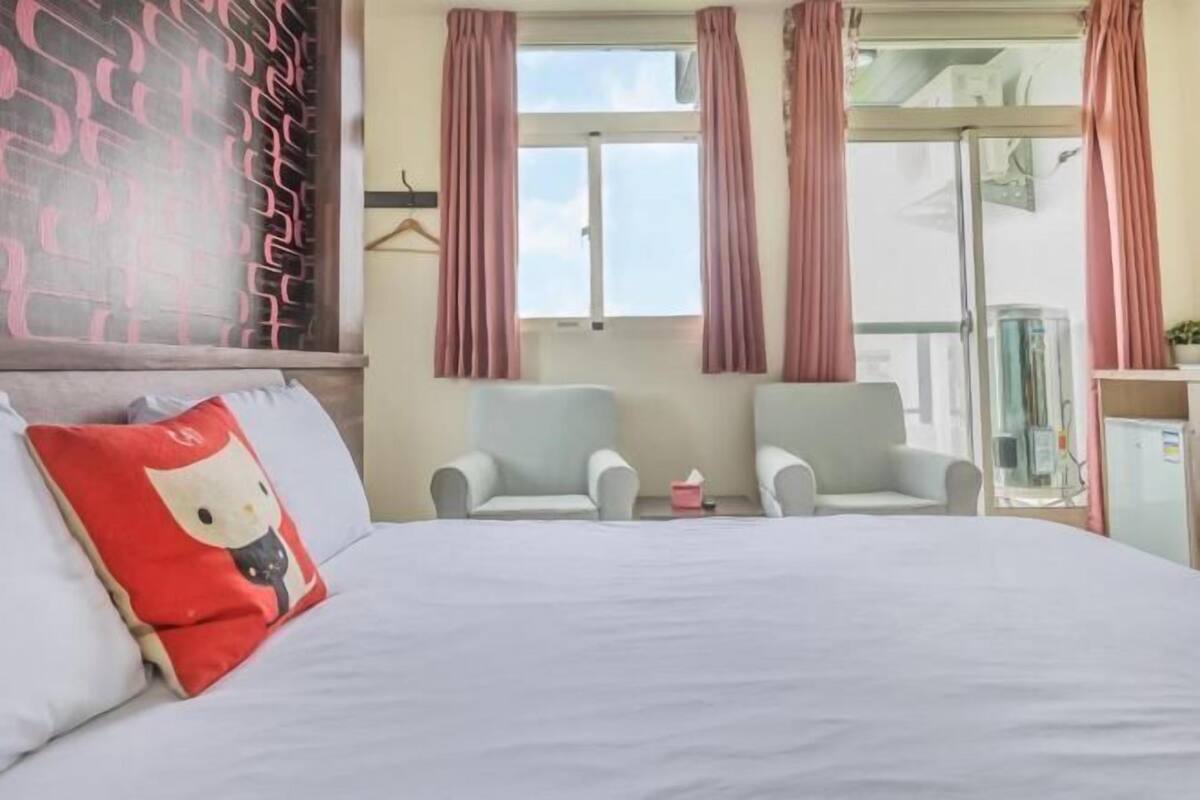 Down comforters, desk, blackout drapes, WiFi (free)