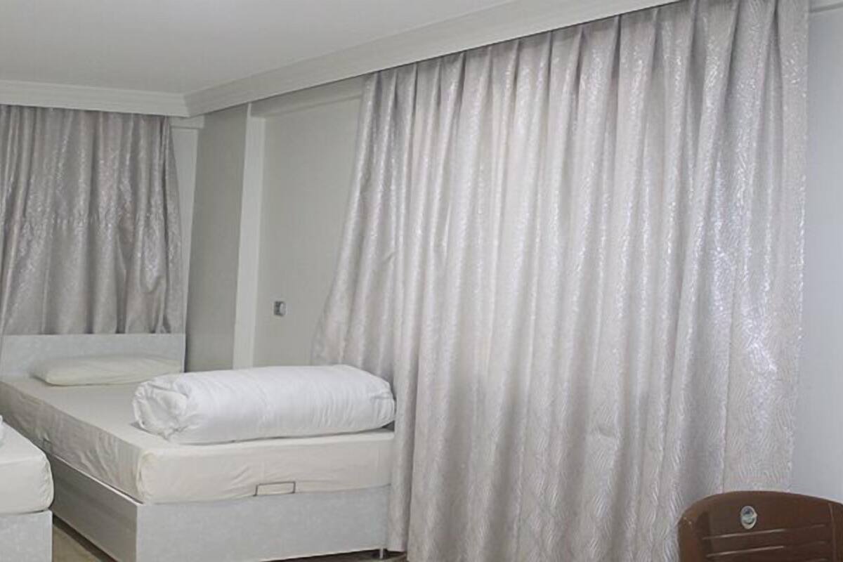Escrivaninha, Wi-Fi de cortesia, roupa de cama
