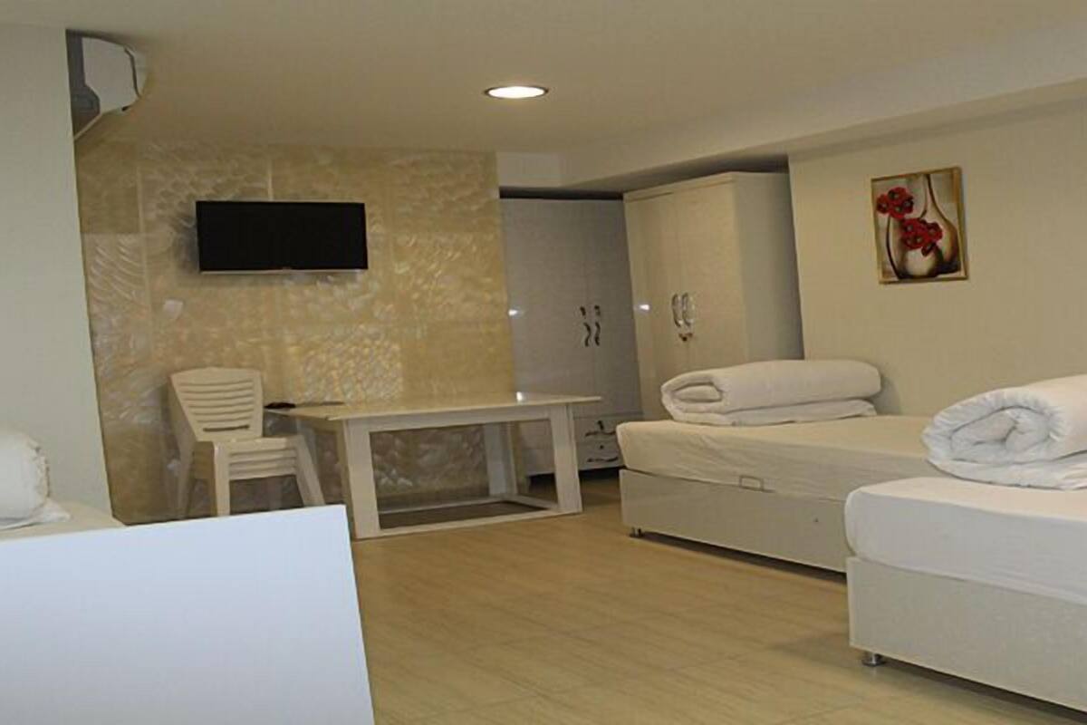 Escrivaninha, Wi-Fi de cortesia, roupa de cama