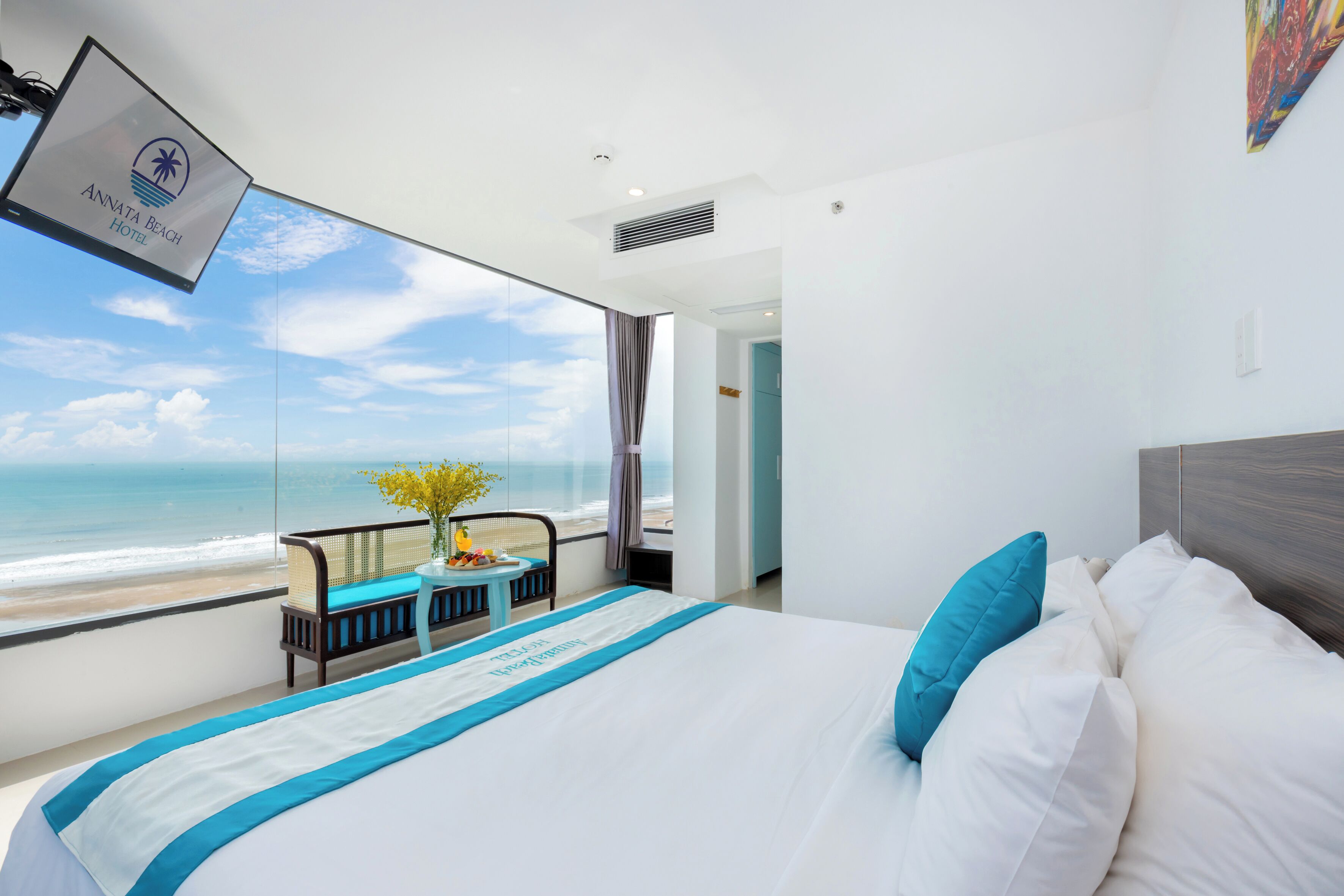 Ropa de cama de alta calidad, colchones Select Comfort y minibar 