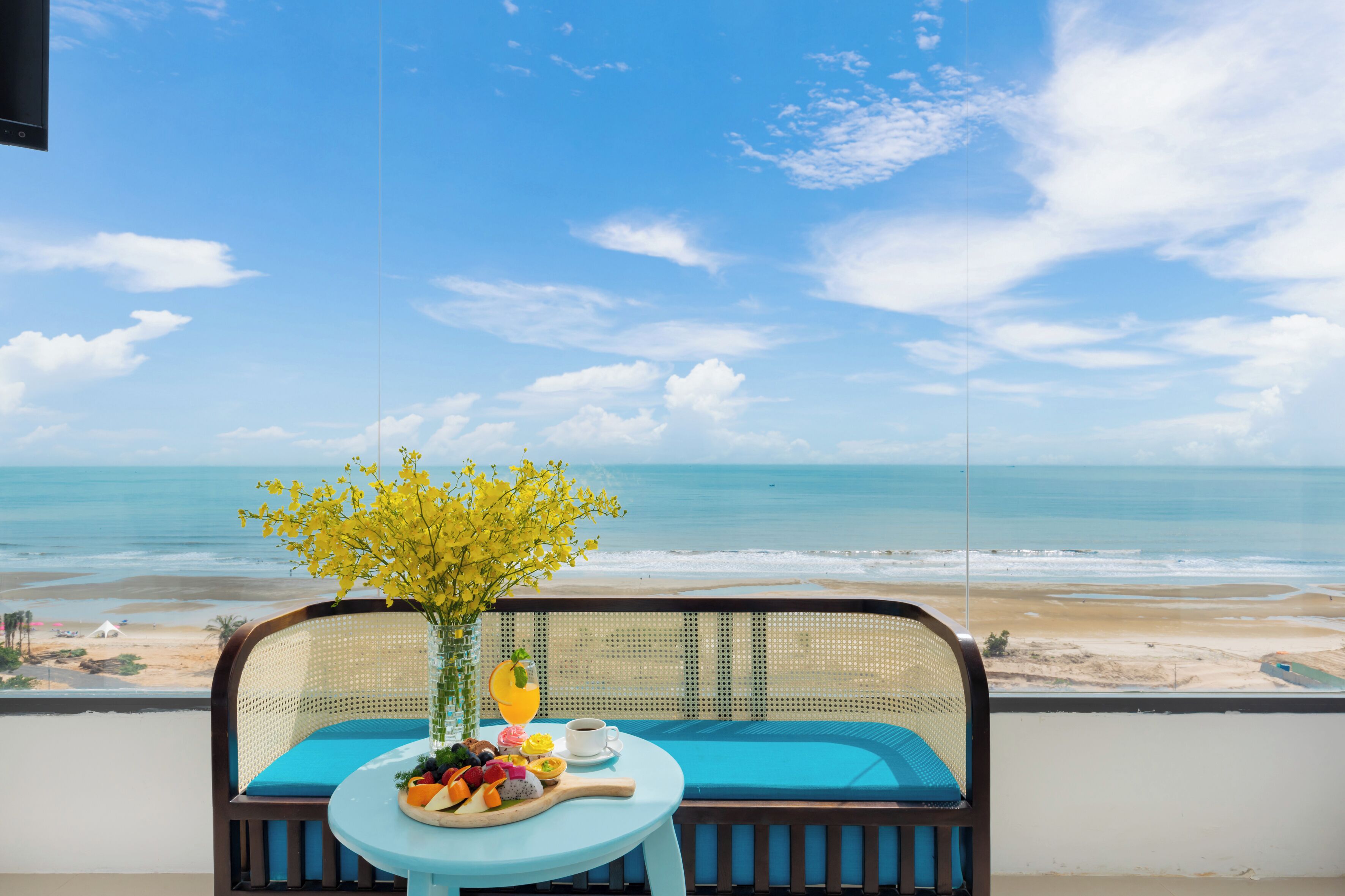 Suite, Sea View | Premium bedding, Select Comfort beds, minibar, in-room safe