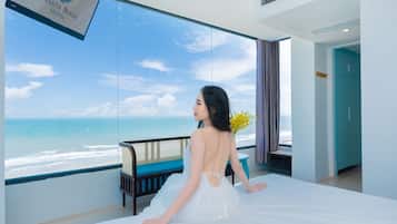 Suite, Sea View | Premium bedding, Select Comfort beds, minibar, in-room safe