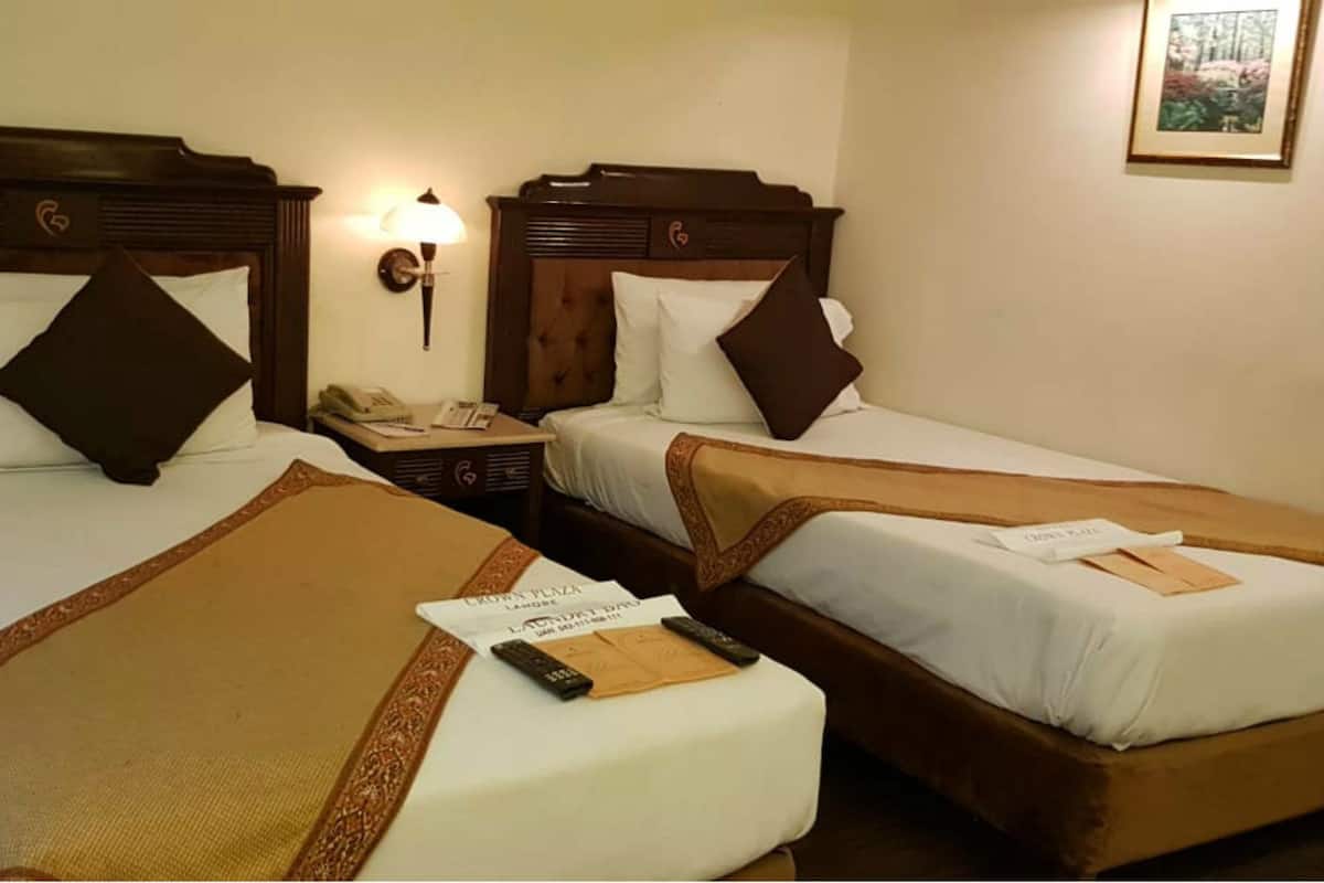 Executive Twin Room | Living area | Fireplace
