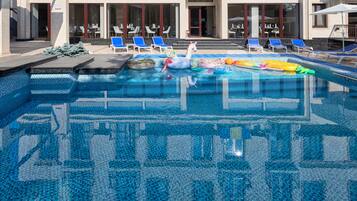 Seasonal outdoor pool, sun loungers
