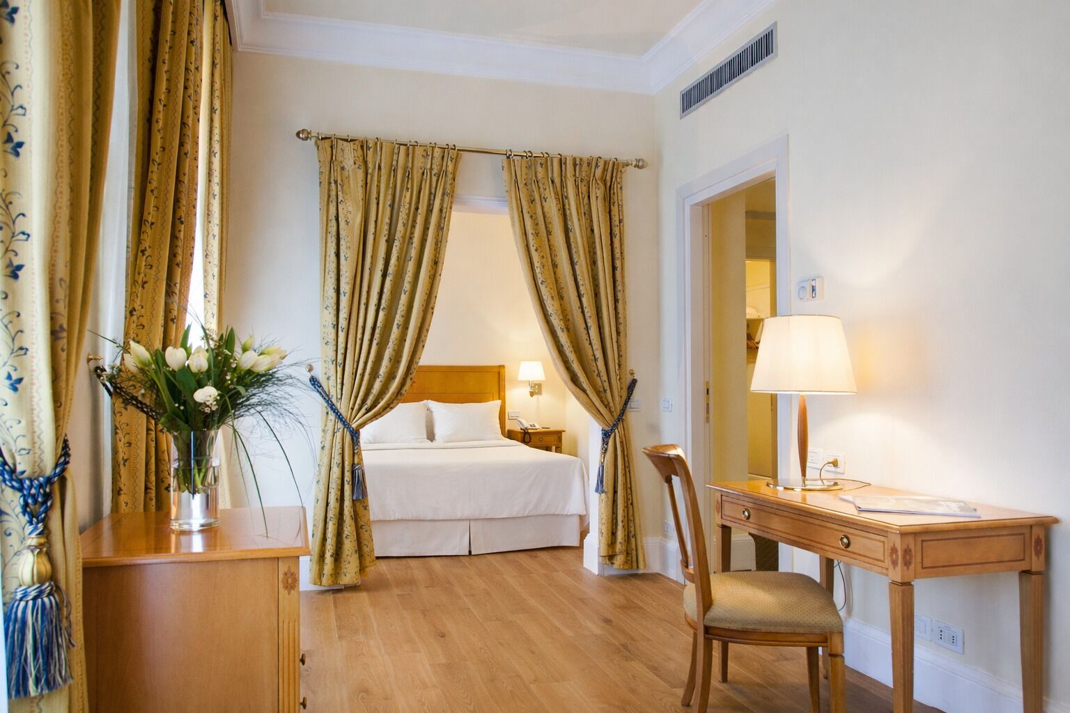 Junior Suite | Minibar, desk, free WiFi, bed sheets