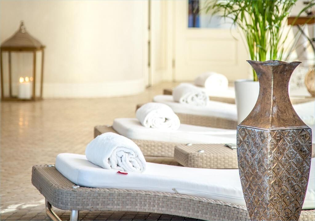 sauna, hot tub, steam room, turkish bath/hammam, body treatments