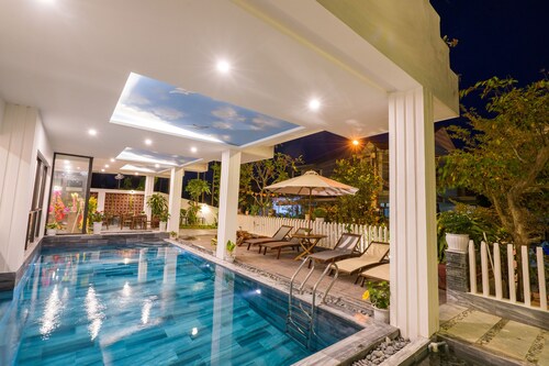 Peaceful Deluxe Room With Balcony At Cam Nam Ward