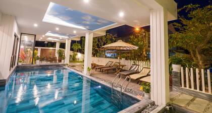 Peaceful Deluxe Room With Balcony At Cam Nam Ward