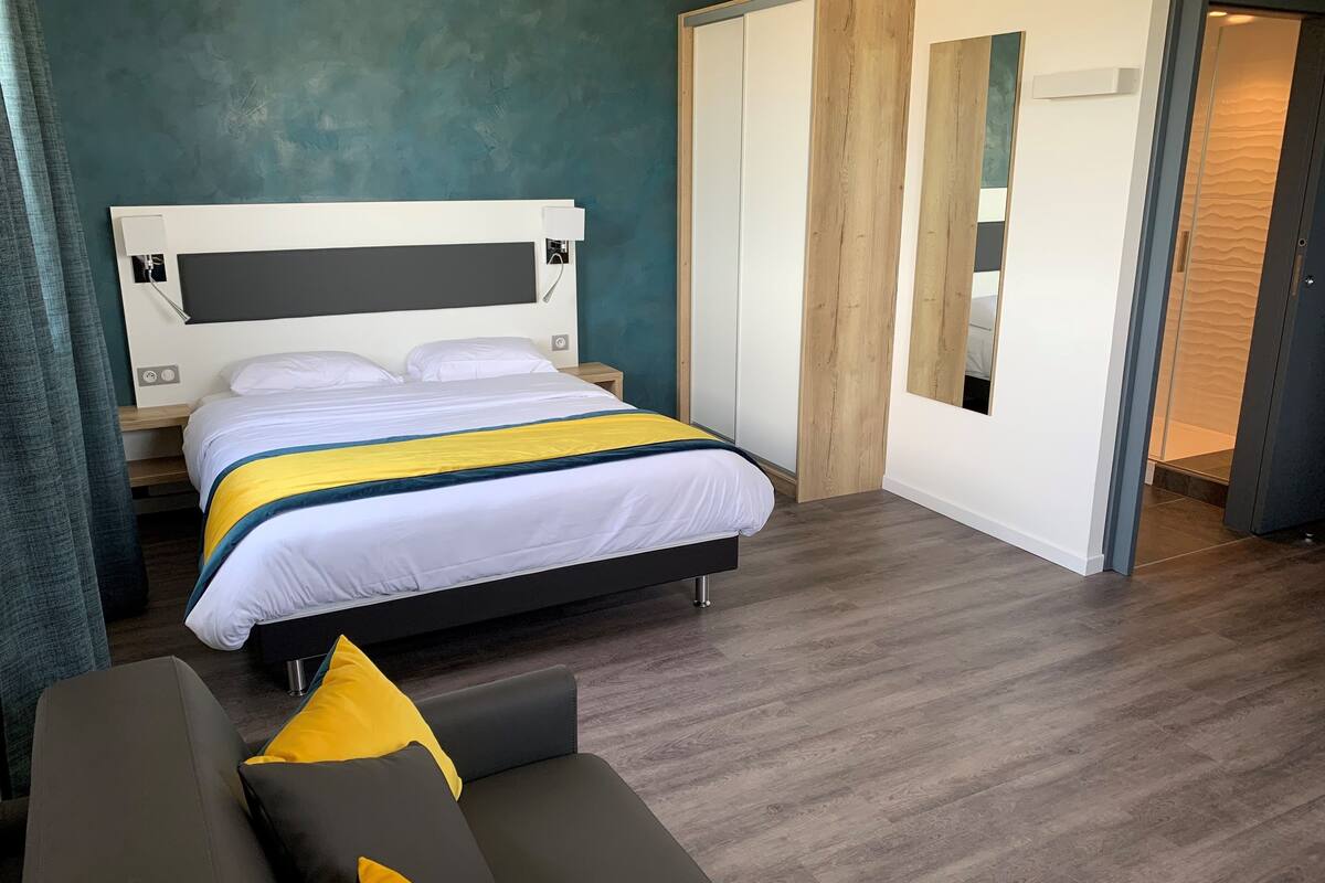 superior double room | 1 bedroom, premium bedding, in-room safe, desk