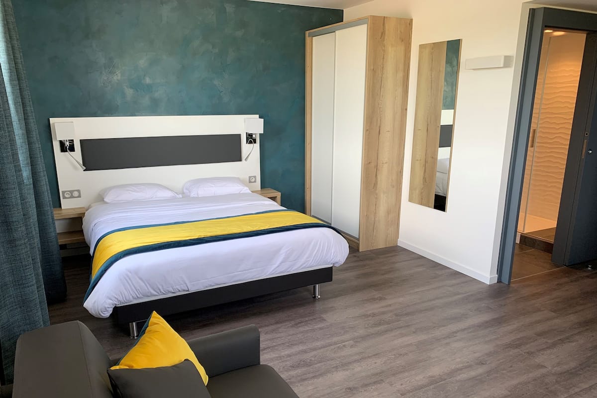 Superior Double Room | 1 bedroom, premium bedding, in-room safe, desk