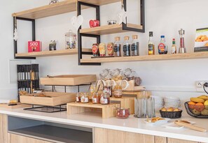 Daily buffet breakfast for a fee - B&B HOTEL Brumath Bernolsheim (Bernolsheim)