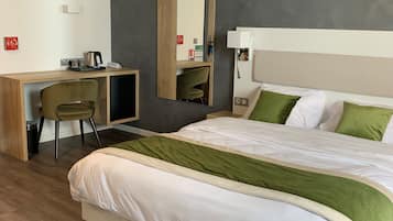 1 bedroom, premium bedding, in-room safe, desk