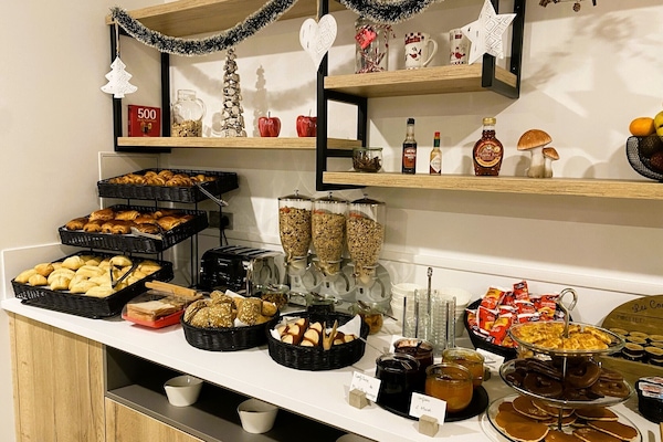 Desayuno buffet diario (EUR 14 por persona)
