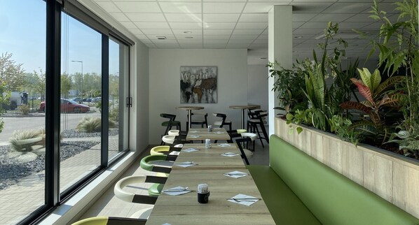 Daily buffet breakfast (EUR 14 per person) - Atolon Park Hotel (Bernolsheim)