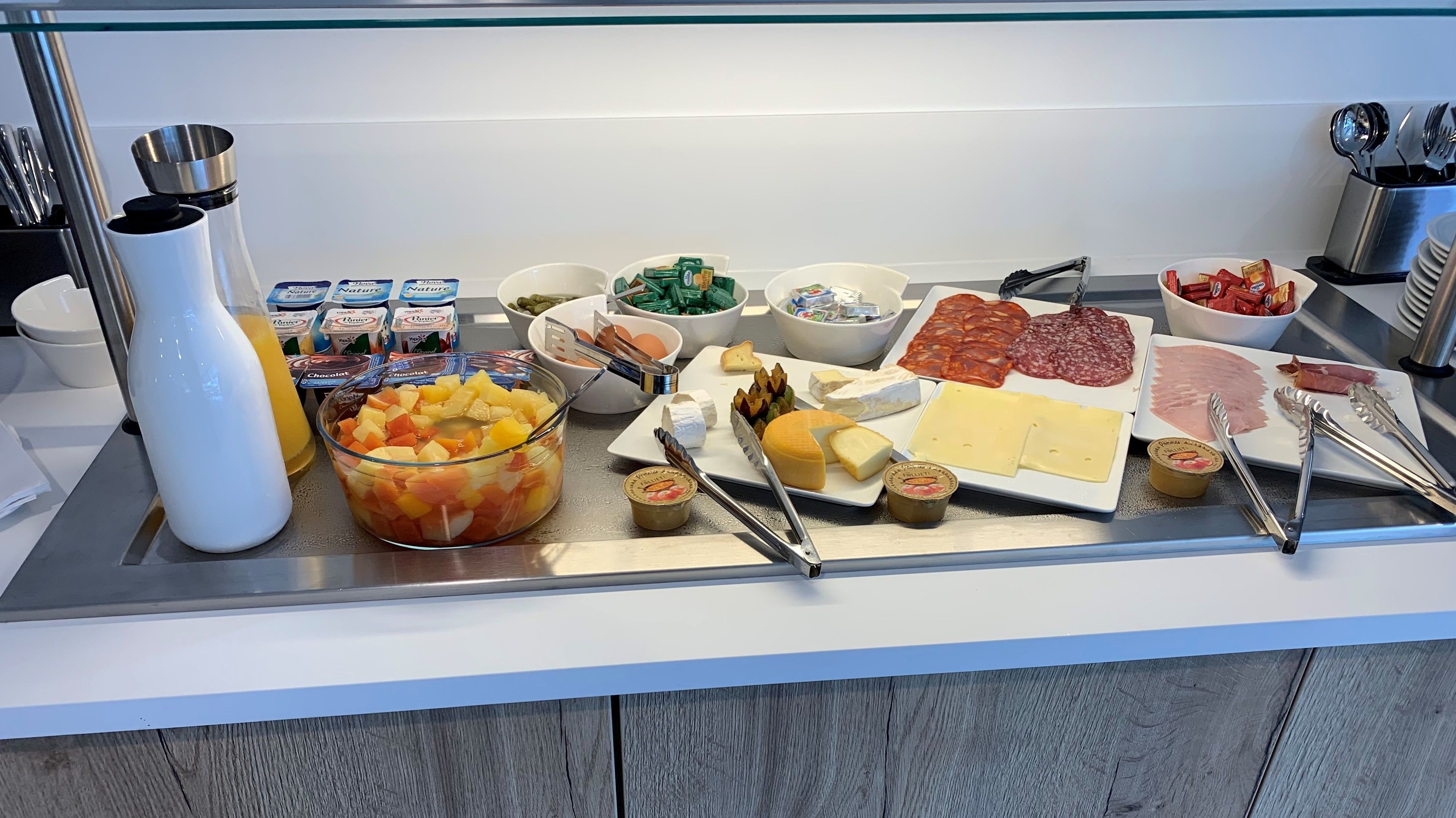 daily buffet breakfast (eur 14 per person)