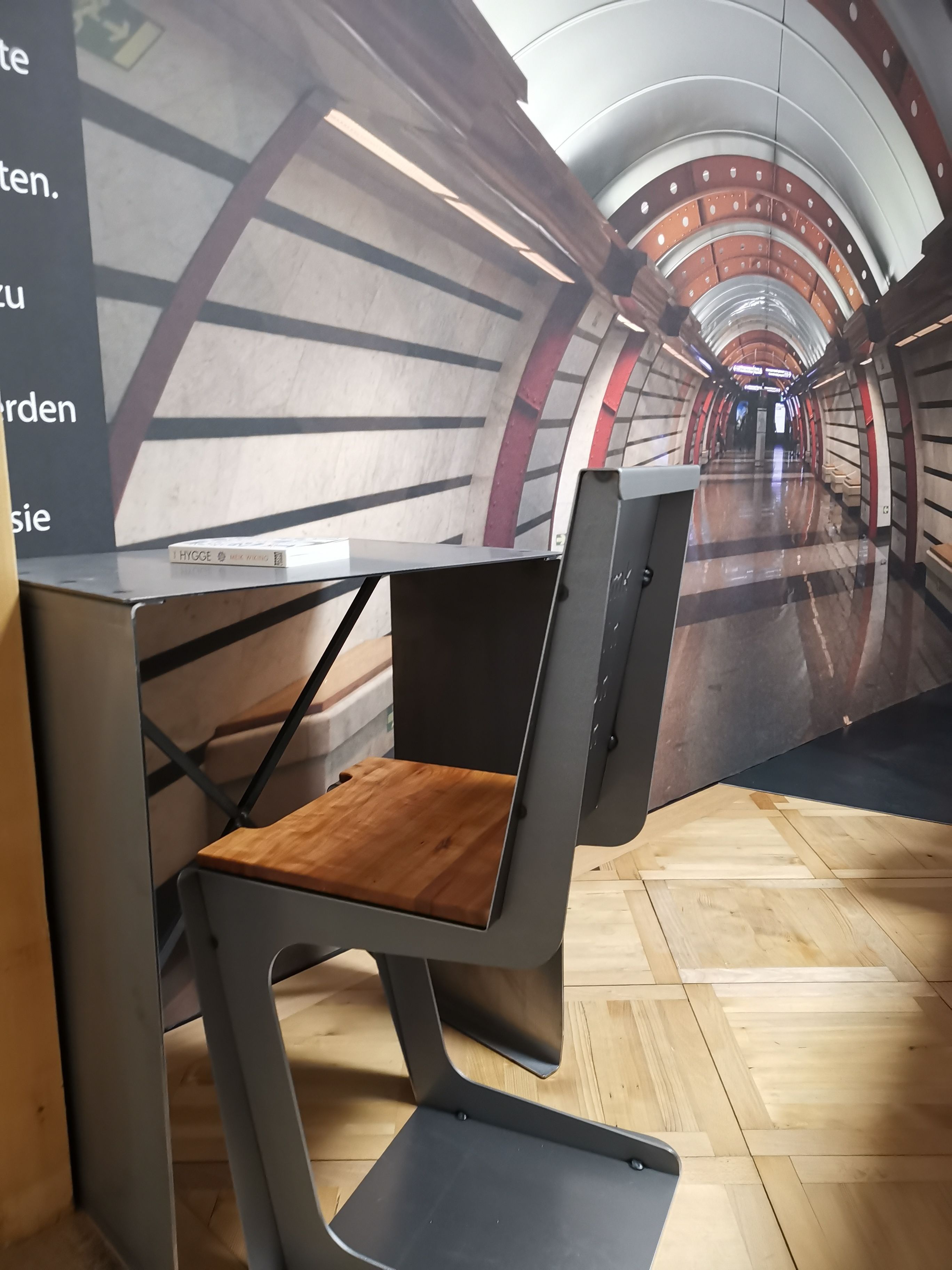 u-bahnstation & rolltreppe  (balcony) | desk, blackout curtains, free wifi, bed sheets