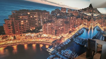 Monaco am Hafen | Una scrivania, tende oscuranti, Wi-Fi gratuito, lenzuola